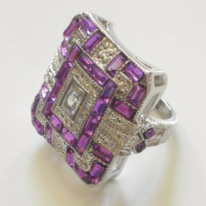 Elegant Silver and Purple Geometric Ring